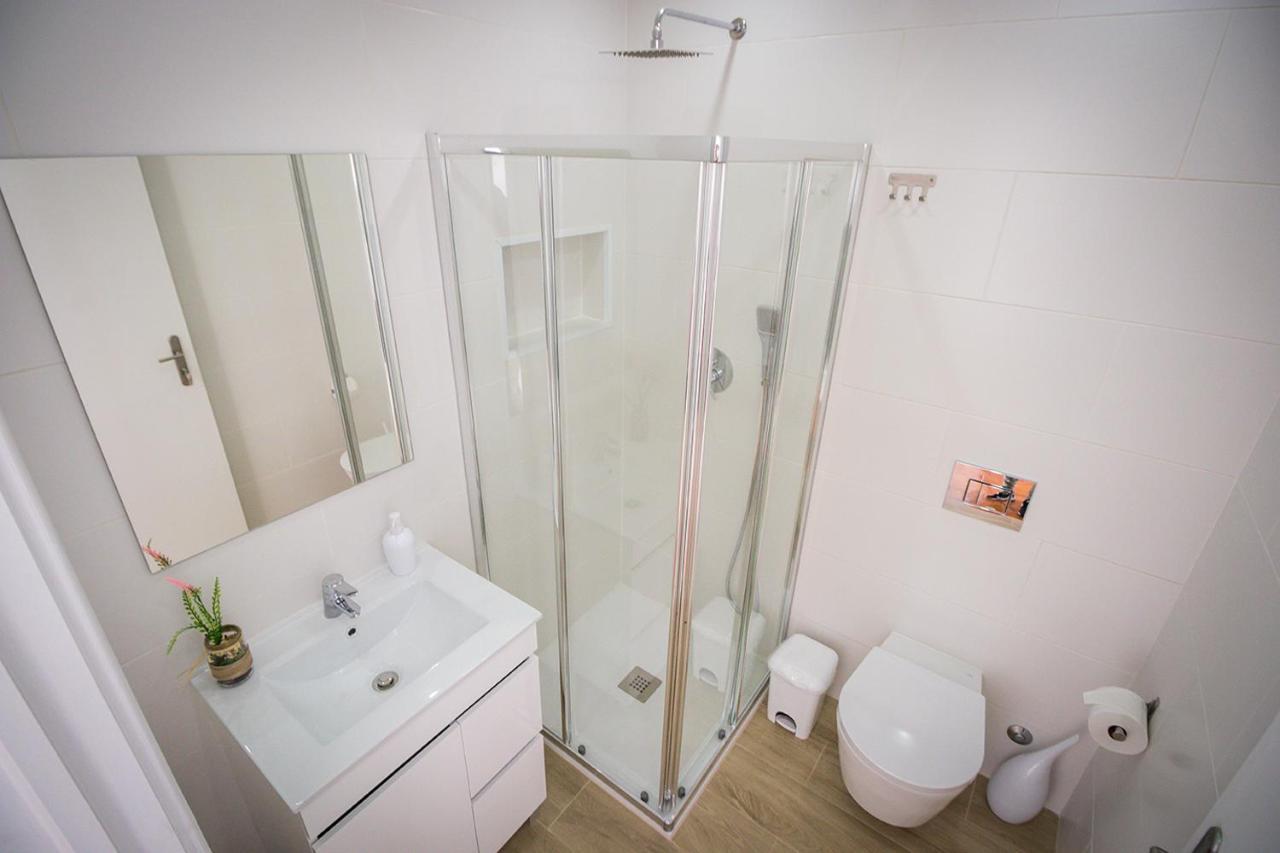 Ponta Delgada Guest House 2 Arrifes エクステリア 写真
