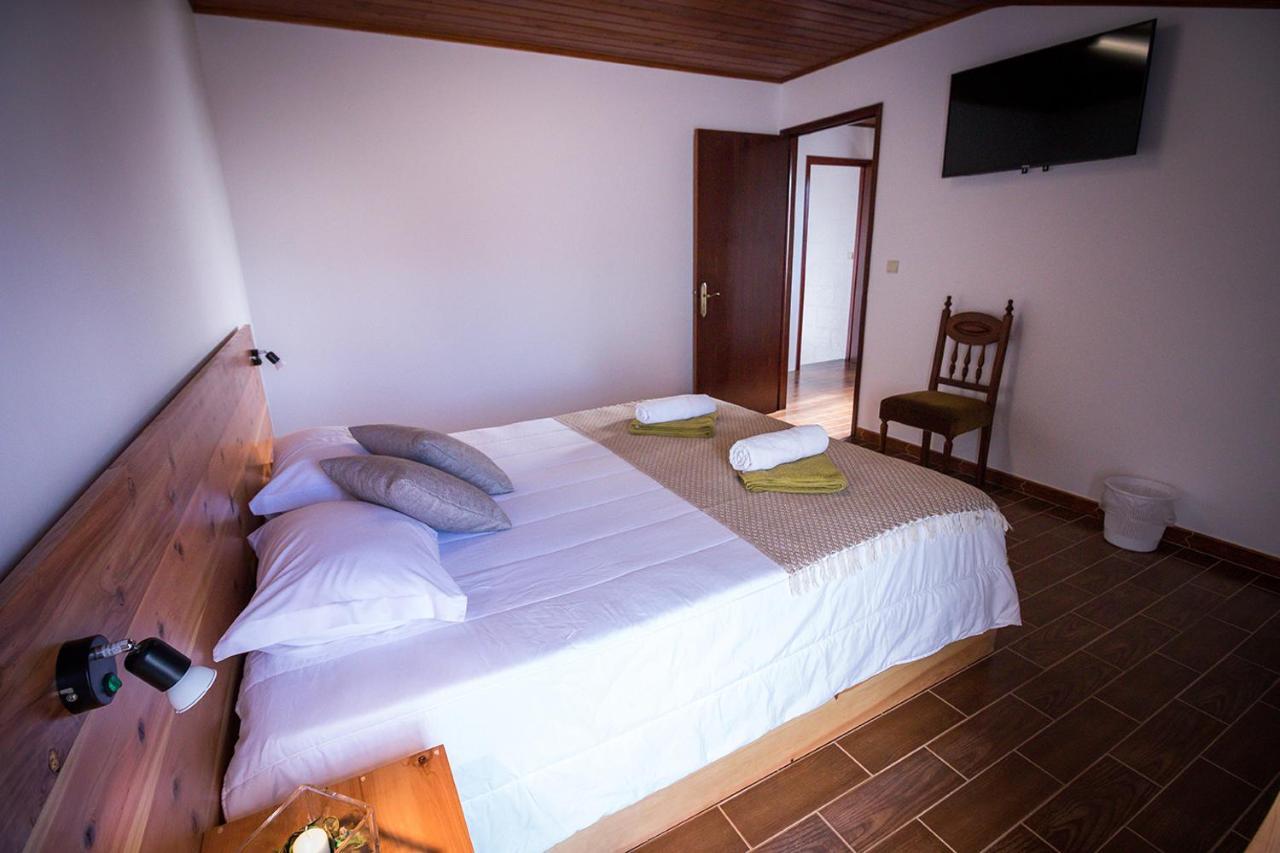 Ponta Delgada Guest House 2 Arrifes エクステリア 写真